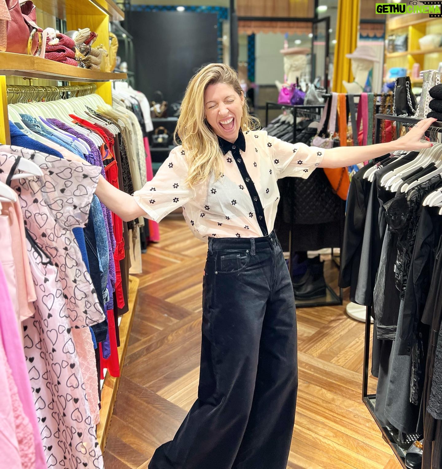 Florencia Bertotti Instagram - Rebajas meamor. Todos de fiesta. @laspepasinst ππ₯³βοΈπ₯ππΏπ