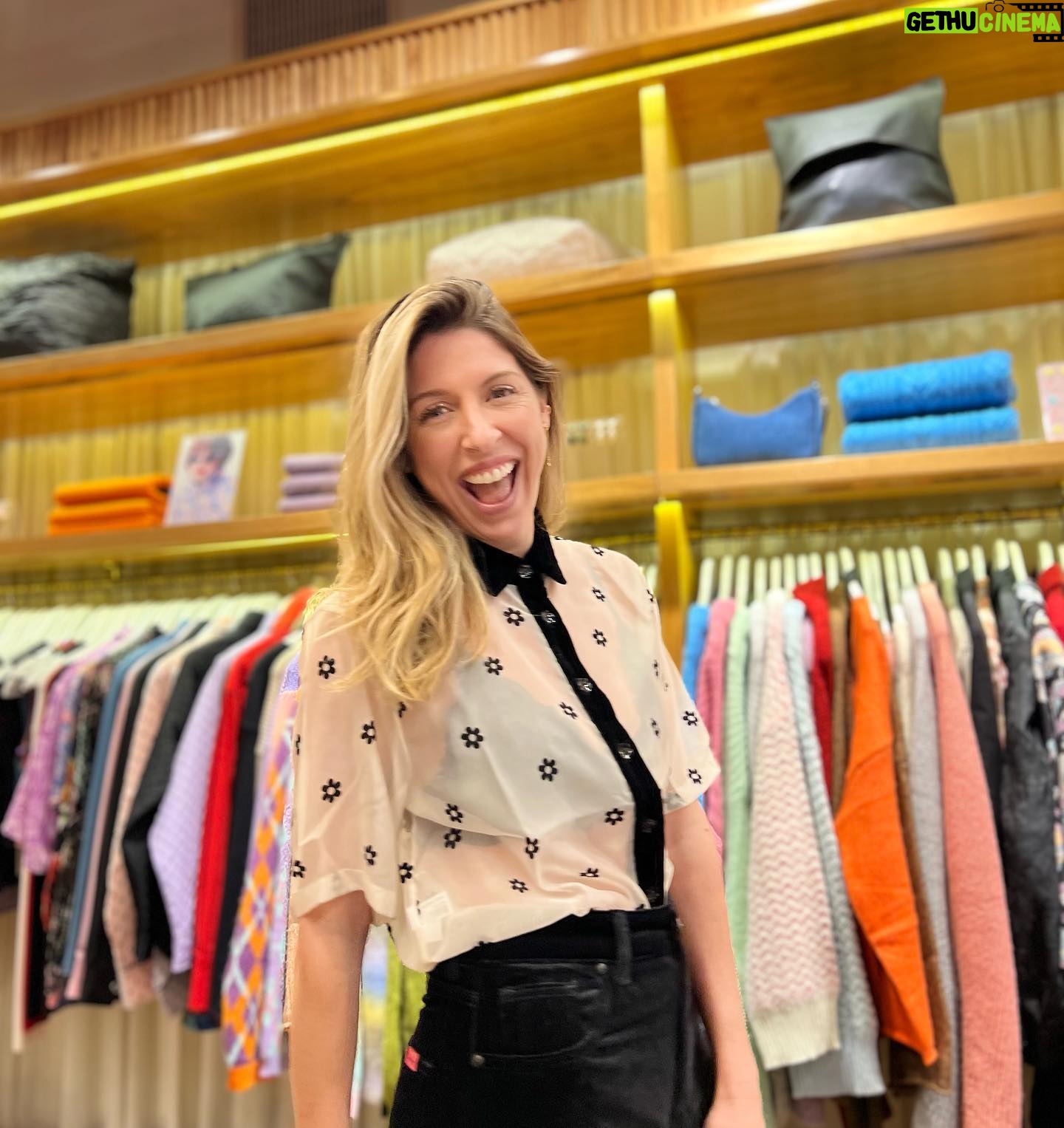 Florencia Bertotti Instagram - Rebajas meamor. Todos de fiesta. @laspepasinst ππ₯³βοΈπ₯ππΏπ