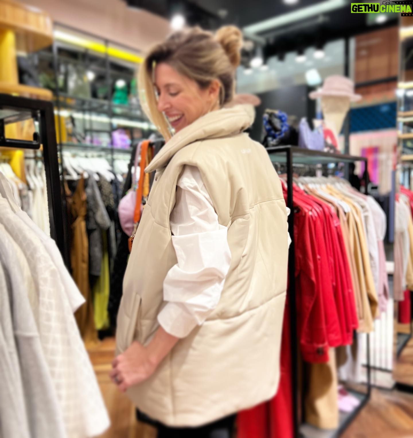 Florencia Bertotti Instagram - Rebajas meamor. Todos de fiesta. @laspepasinst ππ₯³βοΈπ₯ππΏπ
