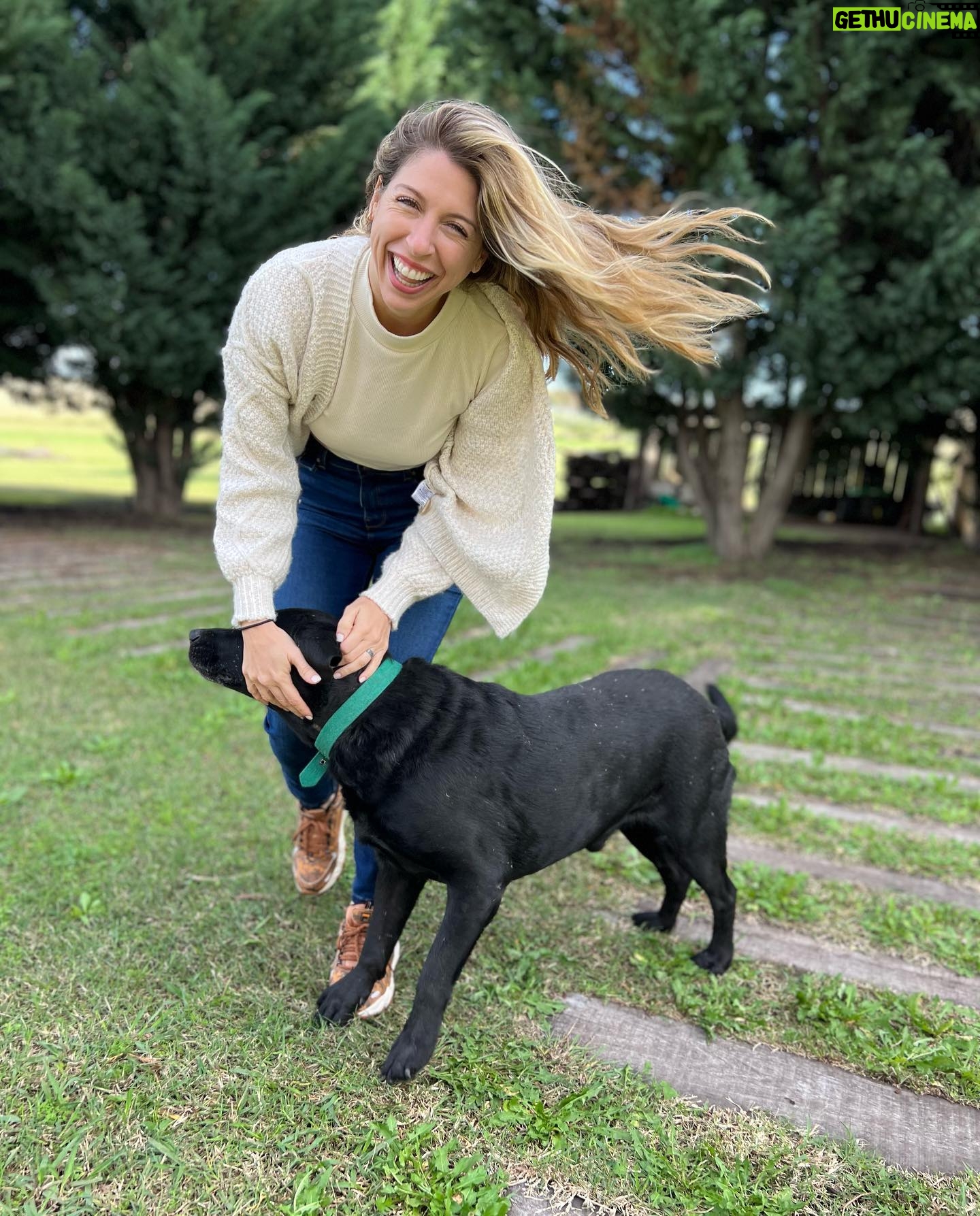 Florencia Bertotti Instagram - -El jean Perfecto no exis… Encontrar el jean perfecto puede parecer una misión imposible. Gracias a Portsaid, ya no lo es tanto. #perfecto @portsaidoficial 👖 El modelo q tengo yo es el 👇🏼 SLIM ADELA OHNEST WINTER (Y el sweater q me preguntaron muchas x stories también! 🤍)