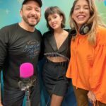 Florencia Bertotti Instagram - El estudio de @vale975 se llenó de color, flores, emociones y recuerdos para festejar que #DiasYFlores hace un año está junto a vos. 💐💖✨️ Gracias a todos los que nos acompañan día tras día.