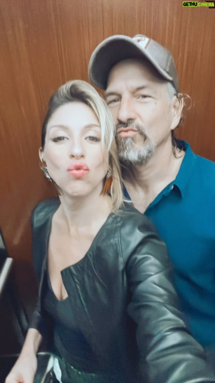 Florencia Bertotti Instagram - Feliz cumple al Pepito lindo de mi vida! Que sigas colgando lámparas y arreglando cosas siempre jsjsjs, respirando hondo y prendiendo fueguitos encantadores. Que sigas haciendo salsas de cocción eterna pero riquísimas! Que sigas construyendo tu mundo verde lleno de bichos y siendo el papá mas presente del mundo . Que sigas siendo vos y yo pueda cuidarte y potenciarte! te amo infinito @federicoamador1 ❤️ La vida es más linda con vos!