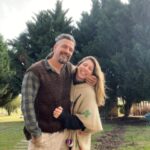 Florencia Bertotti Instagram - “Creo en ir amándonos los matices…” @federicoamador1 ❤️🌿🧉🔥