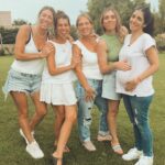 Florencia Bertotti Instagram - Cumple Sugas y no se suspende x lluvia!(?) 😂❤️ 🎂🎉🥳 Con o sin armado previo, con ensalada de pepino con pepino y sin dormir, se puede festejar igual 😉🥰🥳 Que sea un gran año amiguita! @agusfalberti ❤️ Te quiero! Te queremos! Que lindo encuentro @meuwatle @merpazos @mindthegapchica @solcolombres