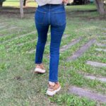 Florencia Bertotti Instagram - -El jean Perfecto no exis… Encontrar el jean perfecto puede parecer una misión imposible. Gracias a Portsaid, ya no lo es tanto. #perfecto @portsaidoficial 👖 El modelo q tengo yo es el 👇🏼 SLIM ADELA OHNEST WINTER (Y el sweater q me preguntaron muchas x stories también! 🤍)