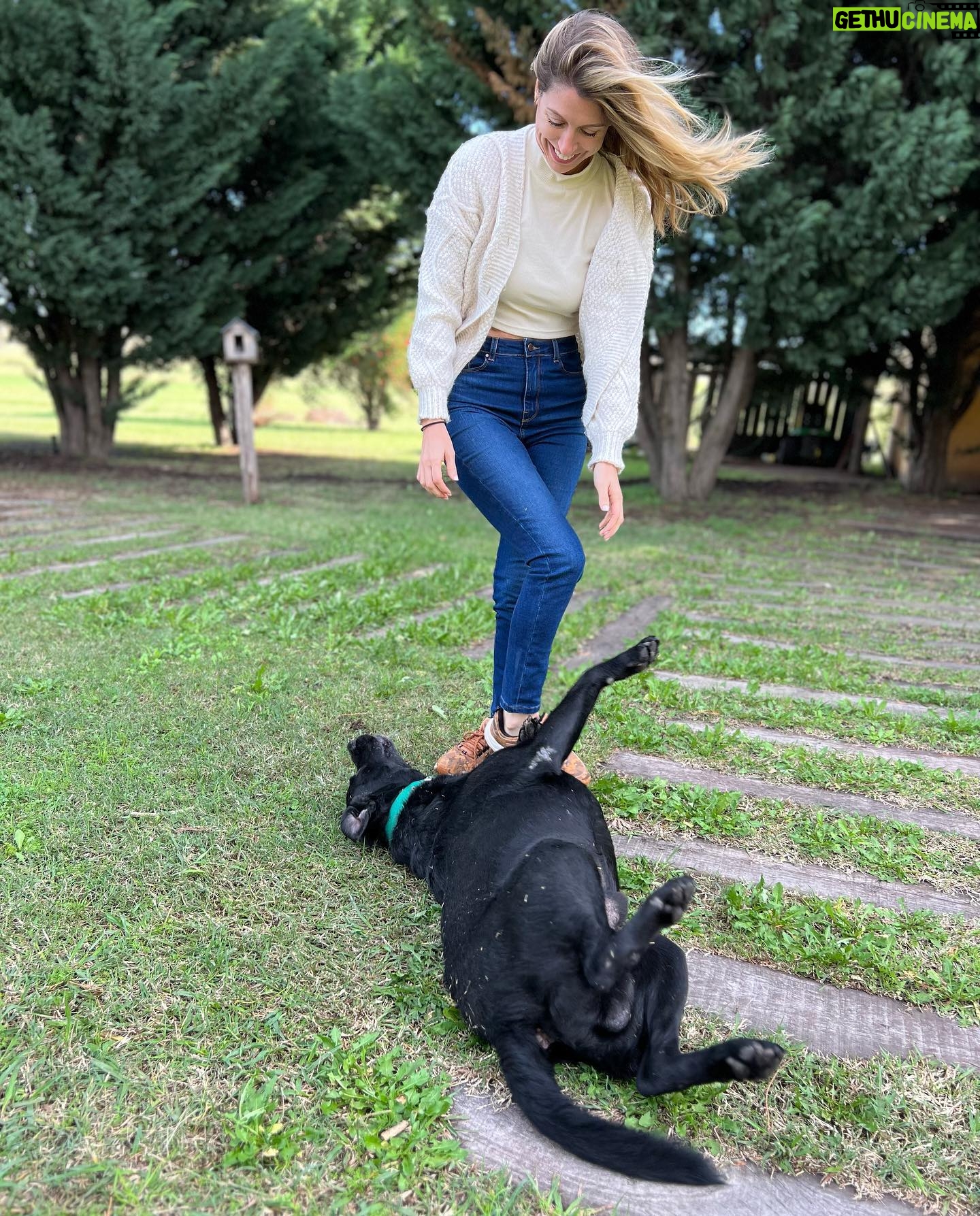Florencia Bertotti Instagram - -El jean Perfecto no exis… Encontrar el jean perfecto puede parecer una misión imposible. Gracias a Portsaid, ya no lo es tanto. #perfecto @portsaidoficial 👖 El modelo q tengo yo es el 👇🏼 SLIM ADELA OHNEST WINTER (Y el sweater q me preguntaron muchas x stories también! 🤍)