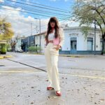 Florencia Peña Instagram - Lunes otra vez 🍂 Mi outfit para @antesquenadie__ @luzutv 😜 St @maggiemellas Pelo y make up @nanogmd Look @faustinalora Zapas @meetmeshoes Gafas @infiniteyewear