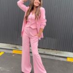 Florencia Peña Instagram - Domingo rosa 🩷 para #LaPeñaDeMorfi @telefe St @maggiemellas Make up @nanogmd Pelo @george_hair1 Look @cynthiamartos Back @renzoberecoechea