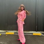 Florencia Peña Instagram - Domingo rosa 🩷 para #LaPeñaDeMorfi @telefe St @maggiemellas Make up @nanogmd Pelo @george_hair1 Look @cynthiamartos Back @renzoberecoechea