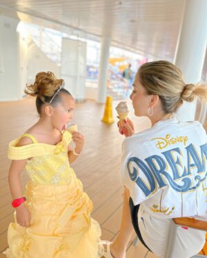 Florencia de Saracho Instagram - Viviendo la experiencia Marvel en un crucero, Gracias a mis amigos de @disneycruiseline por hacernos parte de esta aventura #DisneyCruiseLine
#MarvelDayAtSea 
  El mejor viaje e inolvidable para mis Hijos.
