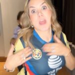 Florencia de Saracho Instagram - No hay nada que me guste más que ver a mis águilas ganar y disfrutar con Tati el fútbol. 🦅⚽️💛💙 #america #aguilasdelasdelamerica