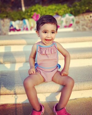 Florencia de Saracho Instagram - Mi Bebé mi María ya 2 años que llegaste a revolotear esta familia… eres mi sueño mi niña, no tengo palabras para explicar lo que siento por ti, mi piloncito, mi niña consentida de Mamá, la más cariñosa y besucona. Te amo con todas mis fuerzas mi bebé, cada mañana que te veo siento algo tan bonito y tan raro que tampoco sabría cómo explicarlo, sin duda dicen que los pilones es al que mas se disfruta… te prometí hace un año que iba a salir adelante por ti, se que no ha sido fácil, pero aquí sigo luchando cada día para que tengas una mamá fuerte y con mucha energía….
Feliz cumpleaños María!!!