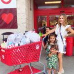 Florencia de Saracho Instagram - My happy place @target . el mejor tip que les puedo dar para traer sienore y más ahorita en época de vacaciones es mi strap de @bluelow_com así no dejo, ni pierdo el teléfono. Mis zapatos aparte de hermoso súper cómodos son de @maisonvalentino y mi outfit de @dv_clothingco