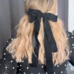 Florencia de Saracho Instagram - Les gusta el moño o se les hace muy cursi ? A mi me fascinan y antes me los ponía aunque no se usaran… #cuarentonabloggera #coquette por cierto ya tengo bolsa negra 🤪🤣