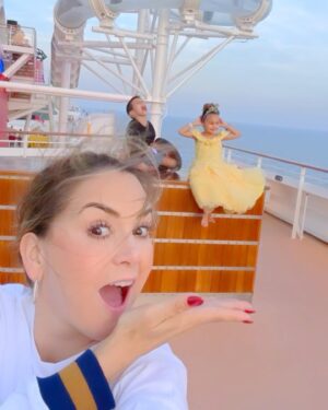 Florencia de Saracho Instagram - Viviendo la experiencia Marvel en un crucero, Gracias a mis amigos de @disneycruiseline por hacernos parte de esta aventura #DisneyCruiseLine
#MarvelDayAtSea 
  El mejor viaje e inolvidable para mis Hijos.