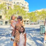 Florencia de Saracho Instagram - De paseo con mis niñas en Barcelona vestidos de @mambru_ y @cherieboutiquemx