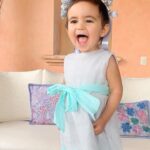 Florencia de Saracho Instagram - Mis niñas, mis princesas las amo con todo mi corazón. Gracias a @linos_y_blancos por los vestidos y las coronitas, están divinos y súper cómodos y que decir de los zapatos, como siempre @spanoletas_shoes los más lindos y sacándonos del apuro