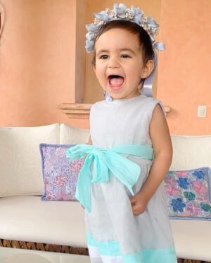 Florencia de Saracho Instagram - Mis niñas, mis princesas las amo con todo mi corazón. Gracias a @linos_y_blancos por los vestidos y las coronitas, están divinos y súper cómodos y que decir de los zapatos, como siempre @spanoletas_shoes los más lindos y sacándonos del apuro