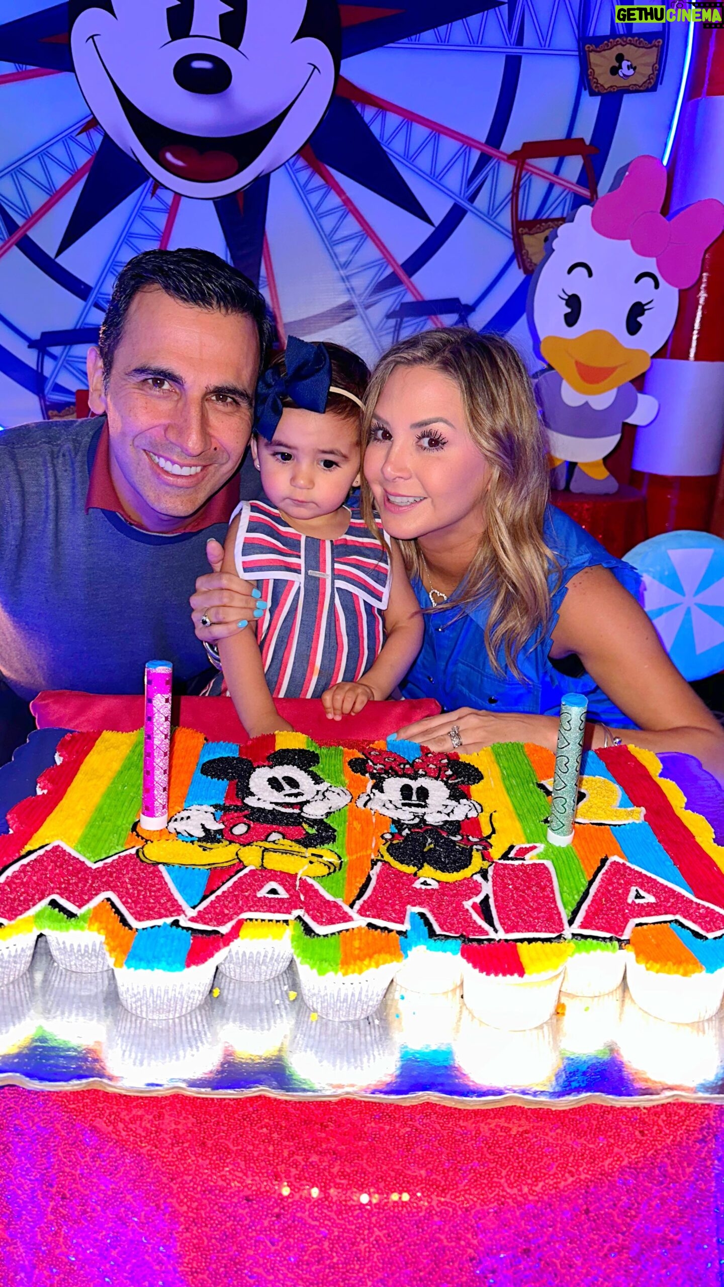 Florencia de Saracho Instagram - Que alegria poder festejar los 2 años de mi María !!! Mi pilón, la Chipilona de Mamá. Te amamos María… Gracias a todos los que hicieron posible esta fiesta, sin duda son los mejores @pamhermo @larisa_desing @thegrandbakery @supercreamy.premium @ludoimagic @mini_boutique.mx