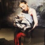 Florencia de la V Instagram – Solo a través de arte podemos salir de nosotros mismos. Ver lo que otro ve de ese universo que no es el mismo que el nuestro. 

@chanchobola 🐷🪻💐🌺