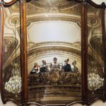 Florencia de la V Instagram – Solo a través de arte podemos salir de nosotros mismos. Ver lo que otro ve de ese universo que no es el mismo que el nuestro. 

@chanchobola 🐷🪻💐🌺