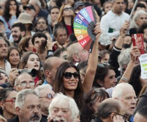 Florencia de la V Instagram - El pueblo unido jamás será vencido! ✊🇦🇷

@somostelam 
@sudestadarevista 
@lagargantapoderosa 
@nv9.photo