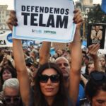 Florencia de la V Instagram – El pueblo unido jamás será vencido! ✊🇦🇷

@somostelam 
@sudestadarevista 
@lagargantapoderosa 
@nv9.photo