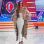 Florencia de la V Instagram – Simple 
Clásico 
Eterno 
@breeders_furs 
@iman_official 
@marcelohigh