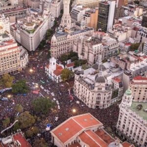 Florencia de la V Instagram - El pueblo unido jamás será vencido! ✊🇦🇷

@somostelam 
@sudestadarevista 
@lagargantapoderosa 
@nv9.photo