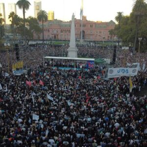 Florencia de la V Instagram - El pueblo unido jamás será vencido! ✊🇦🇷

@somostelam 
@sudestadarevista 
@lagargantapoderosa 
@nv9.photo
