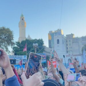Florencia de la V Instagram - El pueblo unido jamás será vencido! ✊🇦🇷

@somostelam 
@sudestadarevista 
@lagargantapoderosa 
@nv9.photo