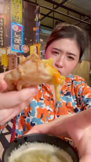 Focus Jirakul Instagram - @ajummagrill #อาจุมม่าgrill 

คนละ 320 บาท net (รวมเครื่องดื่ม)
บุพเฟ่ต์ปิ้งย่างเกาหลีที่คุ้มมาก! 
มีกุ้งดอง แมงกะพรุนดอง รวมอยู่ในบุพเฟ่ต์ด้วย ไส้ย่างคือดีย์ น้ำจิ้มเด็ดด ไปลองงง!!!

มี 3 สาขา
1.พระรามสอง
2.กาญจนาภิเษก
3.รามอินทรา

เวลาเปิดทำการ:
วันจันทร์-ศุกร์ 16.00-24.00 น.
วันเสาร์-อาทิตย์ 12.00-24.00น.
#โฟกัสจีระกุล #โฟอีส 
#บุฟเฟต์หมูกะทะ #บุฟเฟต์ปิ้งย่างเกาหลี 
#อาจุมม่าgrill #กุ้งดองซีอิ๊วเกาหลี #ปักหมุดร้านอร่อย