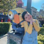 Focus Jirakul Instagram – ทุกครั้งที่มา USJ ก็จะรู้สึกเหมือนได้กลับไปเป็นเด็กเสมอ 
และกัสชอบที่นี่มากกกกกกกกกกก!!!!!

ไอ้เรามันก็คลั่งรักมินเนี่ยนซะด้วย ชอบมินเนี่ยนสุดๆ ของฝากกลับบ้านเต็มไม้เต็มมือตลอด 
แต่มาครั้งนี้ได้ลองกินในร้านอาหารมินเนี่ยนด้วย ฟินกว่าเดิม 10 เท่า 

แล้วก็ได้เข้าไป Super Nintendo World ครั้งแรก คือใครที่โตมากับมาริโอ้ต้องร้องกรี๊ดแน่นอน มันน่ารักสุดๆ! เก็บเห็ดเพลินนนนนน!

ขบวนพาเรดก็เริ่ดดดด เว่อร์วัง อลังการสุดๆ สนุกแค่ไหน ดูได้จากการเดิน เดินเล่นไปมาใน USJ ทั้งวันไป 16 กิโล ไม่มีเหนื่อยเลยสักนิด คิดดู!!! ว่าเพลินแค่ไหน!!!

ปล.เครื่องเล่นสไปเดอร์แมนกำลังจะปิดมกราปีหน้านี้แล้วนะ ใครจะไปบ๊ายบายพี่สไปเดอร์แมน ก็รีบแวะไปน้าา!!