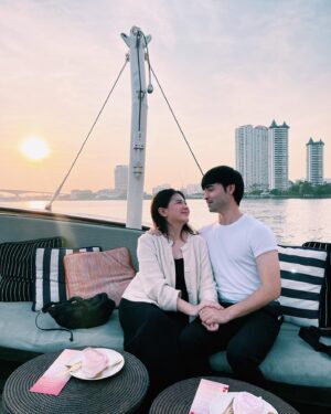 Focus Jirakul Instagram - วันเกิดบอกให้พาไปกินหมูกระทะ พามาขึ้นเรือเฉย 5555 เค้ามีความสุขมากๆเลยงับ ❤️❤️❤️✨ขอบคุณงับ ไม่เคยไปที่โรแมนติกแบบนี้มาก่อนเลย 55555 เขิน รักเทอมากกกกกกกก!!! @jameskitkasem #fjmoments