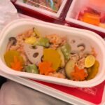 Focus Jirakul Instagram - มาญี่ปุ่นรอบนี้กัสJapan Airlines ค่า ชอบเลาจน์ของสายการบิน Japan Airlines มากกกกก มีของกินเยอะ แล้วอร่อยทั้งนั้นเลยย :) แล้วบนเครื่องมีพนักงานชาวไทยด้วย เดินทางได้อย่างสบายใจ เพราะเค้าให้บริการด้วยมาตรฐานการบริการแบบประเทศญี่ปุ่นจ้า อีกอย่างที่ชอบมากๆคือ หนังพากษ์ไทยบนเครื่องเยอะมากกกกกกก สะใจสุดๆ!!!! #JapanAirlines