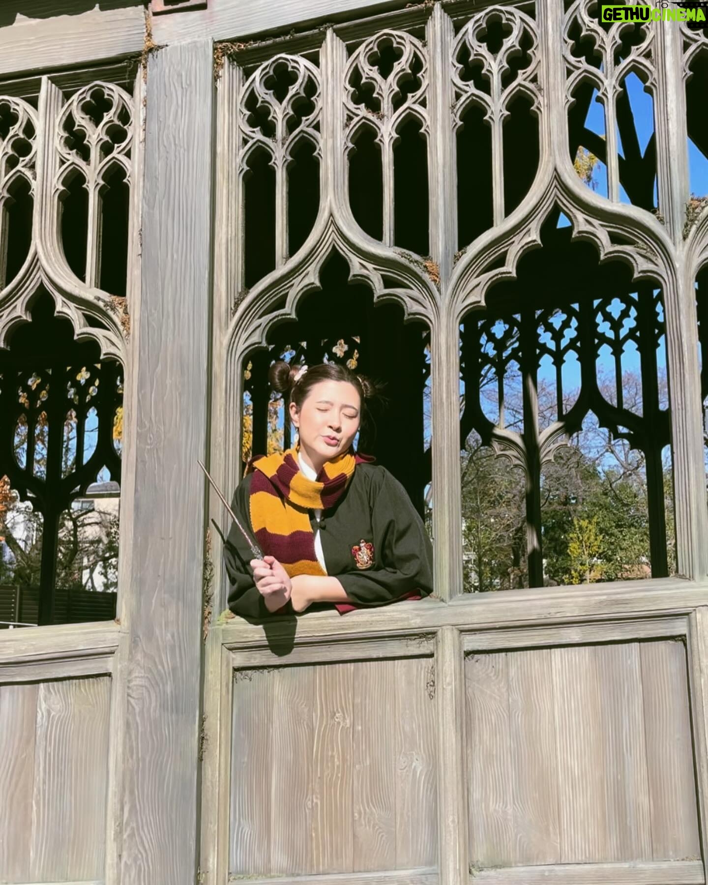 Focus Jirakul Instagram - ❿ Warner Bros. Studio Tour Tokyo - The Making of Harry Potter เหมือนได้กลับไปเป็นเด็กอีกครั้ง ชอบมาก ได้เห็นเบื้องหลังหลายอย่างที่กว่าจะมาเป็น แฮรี่ พอตเตอร์ ได้เห็นฉากหลายๆฉาก แบบระยะประชิด มันขนลุกไปหมดเลย ฉากหลายๆฉาก ที่เหมือนจะลืมไปแล้ว พอเห็นอีกครั้งก็จำได้และว้าวสุดๆเลยอ่ะ มุมถ่ายรูปเยอะมาก โซนของที่ระลึก อาจทำให้คุณหมดตัวได้มาโตเกียว ต้องแวะมาให้ได้นะ #10จุดใหม่ในโตเกียวที่ต้องไป #TokyoTokyo