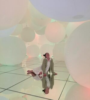 Focus Jirakul Instagram - ❾ teamLab Planets
ใครสายถ่ายรูป พลาดไม่ได้ ด้วยประการทั้งปวง สวยแบบทุกมุมจริงๆ อยู่ทั้งวันก็ยังไหว มุมถ่ายรูปเยอะมากกก เป็นงานศิลปะที่เปิดหลายการรับรู้จริงๆกระซิบบอกอีกอย่าง กลิ่นด้านใน ที่นี่เค้าบอกว่าเป็นกลิ่นอวกาศ ยืนยันจากนาซ่าจ้า! ใครอยากดมกลิ่นอวกาศ แวะมาดมได้เด้ออ!!!!

#10จุดใหม่ในโตเกียวที่ต้องไป
#TokyoTokyo