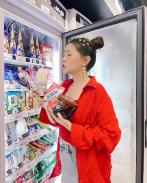 Focus Jirakul Instagram - เวลากินเราก็ตั้งใจ เวลารักใครเราก็รักจริง แฮร่!!! มีความสุขมากเลยค่ะ กับการได้เตร่หาของกินที่มีเยอะมาก อันนี้ก็น่ากิน อันโน่นก็น่าลอง อันนี้ชอบมาก โอ๊ยยยอันนั้นอร่อยสุดๆ เดินท็อปส์เดินช้อปมันส์มาก เดินจนขาลากก็ยังช้อปไม่หมด

ตอนนี้ท็อปส์ ฉลองครบรอบ 𝟐𝟕 ปี #𝐄𝐯𝐞𝐫𝐲𝐃𝐚𝐲𝐇𝐀𝐏𝐏𝐈𝐍𝐄𝐒𝐒 ค้นพบความสุขที่ไม่ธรรมดา กับโปรโมชั่นที่จะทำให้คุณ สุข สุด สุด! ✨
.
♥️ สุขสุดคุ้ม ดีลเด็ด สินค้าลดราคาเริ่มต้นเพียง 27 บาท!
♥️ สุขทุกวัน รับคะแนน The 1 x 27 เท่า เมื่อช็อปครบ 500 บาทขึ้นไป / ใบเสร็จ จำกัดสิทธิ์ 100 คนแรก ต่อวัน*
♥️ สุขสุด เอ็กซ์คลูซีฟ Top spender ที่มียอดซื้อสะสมสูงสุด 27 ท่านแรก รับฟรี! บัตรที่พักในเครือ Centara มูลค่า 27,000 บาท และ รับคะแนน The 1 อีก 10,000 คะแนนทันที
♥️ สุขสุดฟิน รับคูปองส่วนลดสูงสุด 27% (1 ชุด) เมื่อช็อปสินค้าครบ 600 บาท / ใบเสร็จ**
.
📲 รายละเอียดเพิ่มเติม คลิก → https://tops.sh/s/tops27thanniversary
.
📍 ที่ ท็อปส์, ท็อปส์ เดลี่, ท็อปส์ ฟู้ด ฮอลล์ และท็อปส์ ไฟน์ ฟู้ด ทุกสาขา หมดเขต 10 ตุลาคม นี้!
.
@topsthailand
#Tops27 #Tops27thAnniversary #EveryDayDISCOVERY #EveryDayHAPPINESS