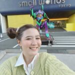 Focus Jirakul Instagram - ❻ SMALL WORLDS เราจะมารับบทเป็นยักษ์ท่านหนึ่ง เดินเล่นในโลกจิ๋ว เอาจริงๆสนุกมากนะ มันตัวเล็ก ตัวน้อยจิ๊ด ตัวจิ๋วไปหมดเลยอ่ะ น่ารักกกกกอ่ะ ที่นี่มีสั่งทำหุ่นจิ๋วด้วยนะ เค้าจะส่งไปให้ที่บ้านเลย หรือจะถ่ายตัวเราให้กลายเป็น 3D AVATAR มาเล่นก็ได้ด้วย น่ารักจริงงุ้ยย! ❼ AI_SCAPE ไม่มีพนักงานเลย ที่นี่มีแต่น้องโรบอทจ้า ทั้งทำอาหาร เสริฟอาหาร ทำน้ำ ล้ำสุดๆ ร้านอาหารนี้ไม่น่าเน้นกำไรค่ะ เน้นโชว์และทดลองบริการคนจริงๆค่ะ ซึ่งถือว่าน้องทำได้ดีนะคะ แถมโรบอทก็ยิ้มหวานซะด้วย ❽ Azabudai Hills คอมเพ็กซ์แห่งใหม่ที่กำลังจะเปิดปีหน้านี้จ้า รับรองว่าเป็นแหล่งเช็คอินแห่งใหม่แน่นอน เพราะมีทุกอย่างครบเลยจริงๆ ไม่ว่าจะเป็นร้านอาหาร แหล่งช้อปปิ้ง จุดถ่ายรูป ฯลฯ จุดถ่ายรูปมองเห็นทั้ง ฟูจิ และโตเกียวทาวเวอร์เลย! #10จุดใหม่ในโตเกียวที่ต้องไป #TokyoTokyo
