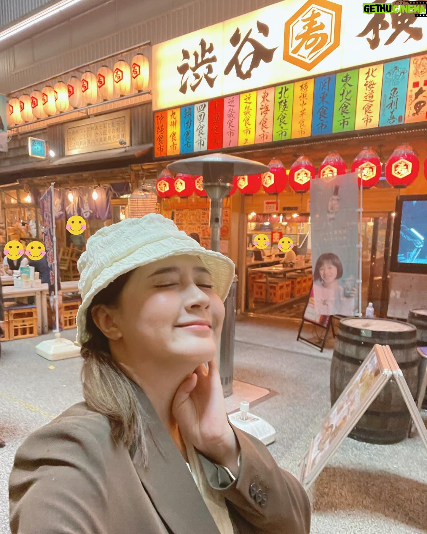 Focus Jirakul Instagram - ❹ Yokozuna Tonkatsu Dosukoi Tanaka ที่แรกและที่เดียว ที่เราจะได้กินทงคัสสึ และได้ดูโชว์ซูโม่ด้วย!! ทงคัสสึกรอบอร่อยสุดๆ หลังกินเสร็จเราจะได้ไปลองปล้ำกับซูโม่ด้วย ภาพก็เป็นอย่างที่เห็น 55555 ประสบการณ์แปลกใหม่ ไม่เหมือนใครจริงๆ ❺ Shibuya Yokocho แหล่งรวบรวมอาหารจากหลายๆภาคในญี่ปุ่น เรียกว่าไล่เก็บอาหารให้ครบทุกภาคได้ในที่เดียว อาหารสด อร่อย ฟิลร้านอาหารริมทาง บรรยากาศญี่ปุ่นสุดดดดด!! #10จุดใหม่ในโตเกียวที่ต้องไป #TokyoTokyo