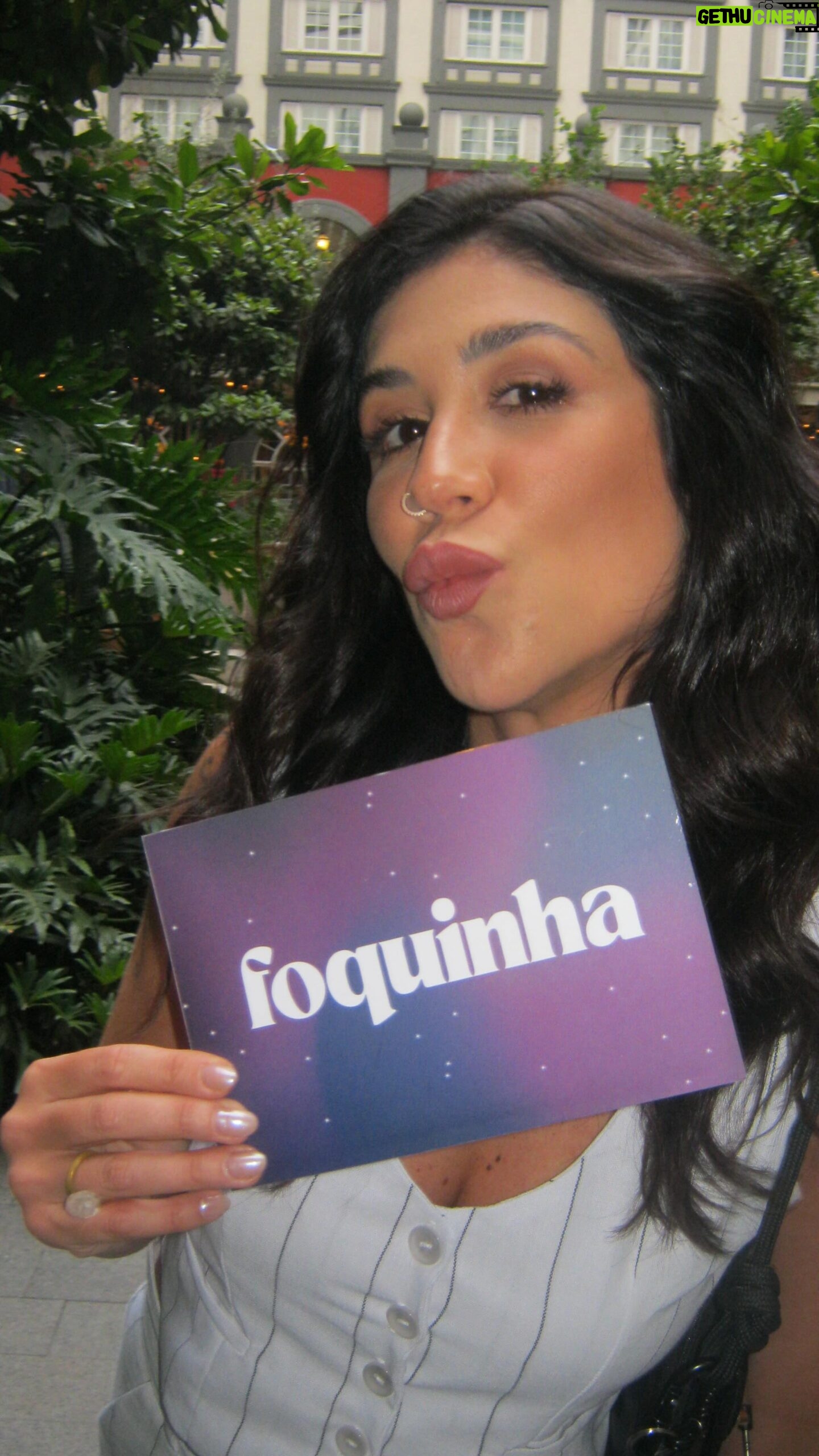 Foquinha Instagram - e no fim trombei com o homi 🗣️ Dia 3 - look pra uma entrevista internacional que fiz ontem! Quem será? 👀 ✨ conjunto @thursdayoficial ✨ bolsa @alexandrepavaodotcom ✨ choker e anel ⏱️ @higherstore #look #GRWM #Outfit #fashion #viagem #trip #mexico #entrevista