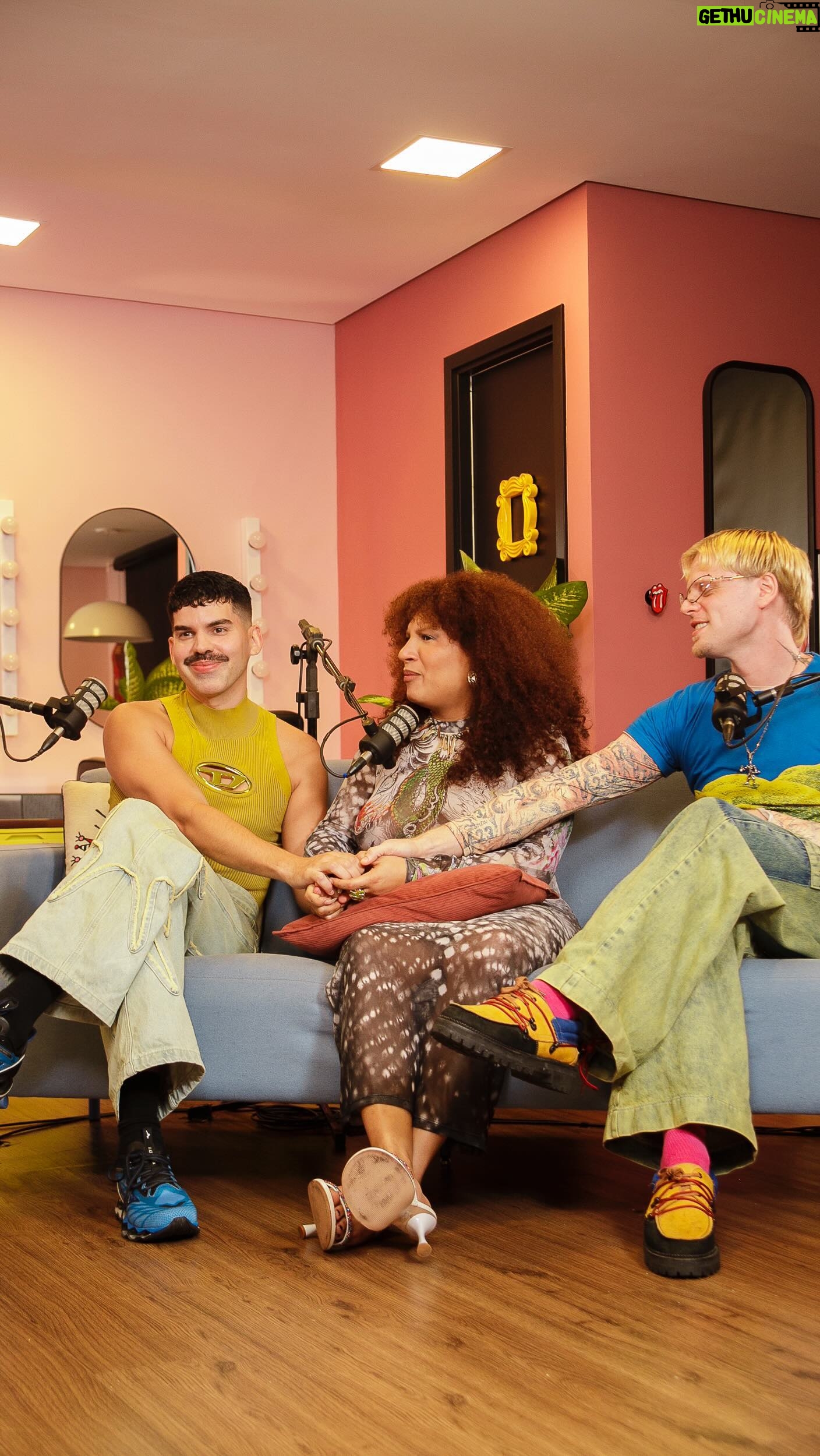 Foquinha Instagram - AQUI É FOQUINHA FBI 🗣️ veio aí mesmo a regravação de Me Libera com @bandauo e @gabyamarantos AAAA AMEI ❤️