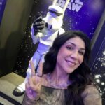 Foquinha Instagram - não podia faltar aleatórias na #CCXPMexico ne? Tô aqui à convite da @20thcenturystudiosbr para acompanhar o lançamento de #PlanetadosMacacos: O Reinado que estreia de 9/5! De 1 a 10: qual momento te representa na CCXP? kk *publi 1. Eu seria a “emocionada por pipoca” em divertidamente kk 2. Mexe com a gente pra ver 🗣️ 3. Freya Allan contando que o mais difícil foi gravar sozinha, sem os “macacos, no novo filme 4. Nesse 4 de maio: que a força esteja com vc! 5. O pôster mais requisitado da CCXP é o meu (todo mundo me parou pra pedir!) 6. Eu trabalho e o modi compra bonequinho 7. ⁠Meu novo amigo 8. Meu meme preferido do momento 9. mãozinha de tristezinha (ps: erramos, a ansiedade é laranja e a vergonha é rosa) 10. O look pq tô na fase blogueira e não sei quando retorna