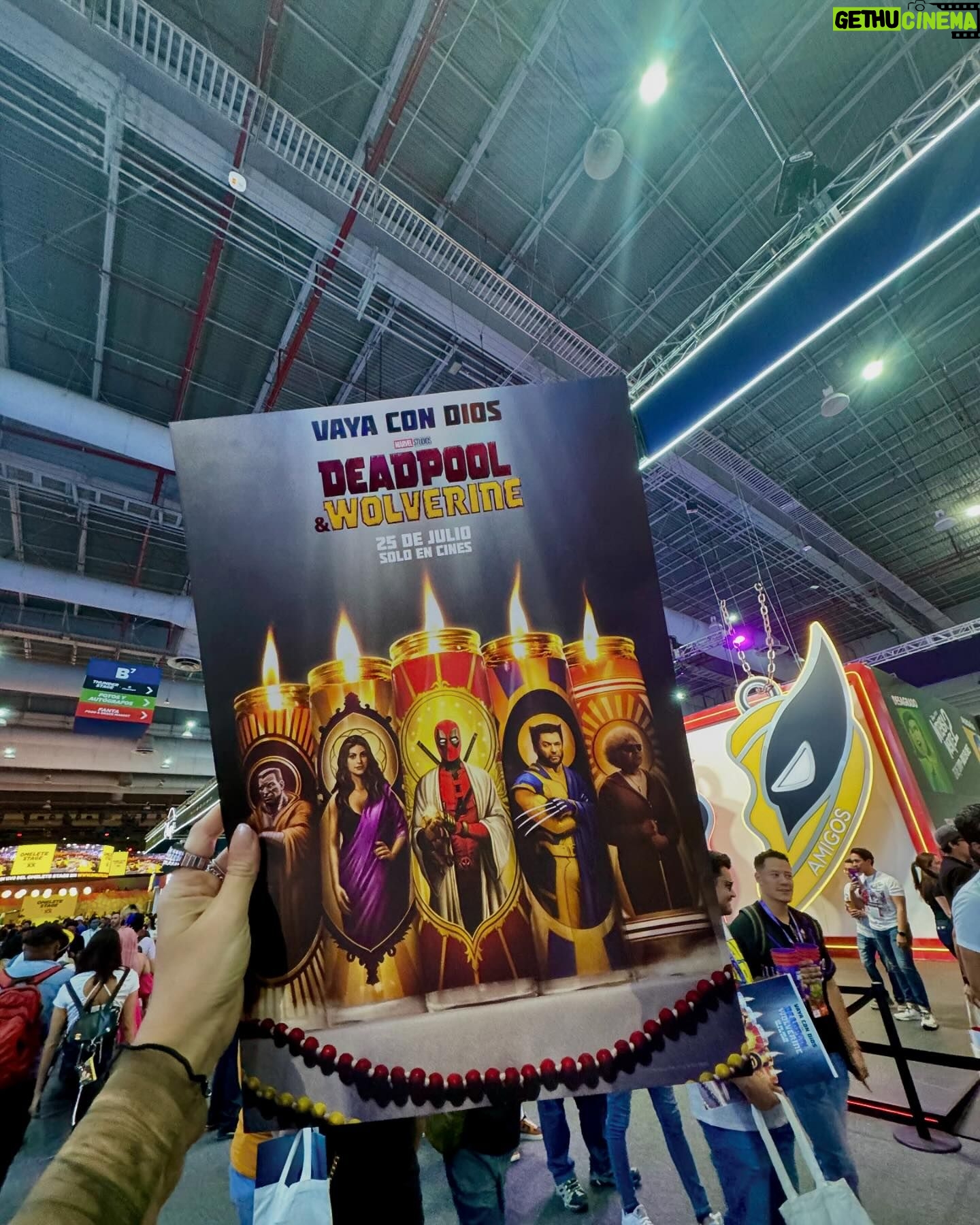Foquinha Instagram - não podia faltar aleatórias na #CCXPMexico ne? Tô aqui à convite da @20thcenturystudiosbr para acompanhar o lançamento de #PlanetadosMacacos: O Reinado que estreia de 9/5! De 1 a 10: qual momento te representa na CCXP? kk *publi 1. Eu seria a “emocionada por pipoca” em divertidamente kk 2. Mexe com a gente pra ver 🗣️ 3. Freya Allan contando que o mais difícil foi gravar sozinha, sem os “macacos, no novo filme 4. Nesse 4 de maio: que a força esteja com vc! 5. O pôster mais requisitado da CCXP é o meu (todo mundo me parou pra pedir!) 6. Eu trabalho e o modi compra bonequinho 7. Meu novo amigo 8. Meu meme preferido do momento 9. mãozinha de tristezinha (ps: erramos, a ansiedade é laranja e a vergonha é rosa) 10. O look pq tô na fase blogueira e não sei quando retorna