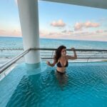 Foquinha Instagram - aleatórias dos nossos dias no @nickresortrivieramaya 💚 De 1 a 10, qual representa vcs em viagem kk? agora bora de cidade do méxico! ✈️ 1. “de quem é o próximo ex?” 2. Vistinha de todos os dias 3. Família Rocha tomando banho de slime 4. Meus novos amigos 5. Parcinha de bar da pisci 6. A própria Dora aventureira 7. Viciada em café da manhã kk 8. Vai um drink de “slime” aí?! 9. Ele e a piña colada dele 10. Tacos 🫶 #DORA #NickResortRivieraMaya