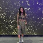 Foquinha Instagram - não podia faltar aleatórias na #CCXPMexico ne? Tô aqui à convite da @20thcenturystudiosbr para acompanhar o lançamento de #PlanetadosMacacos: O Reinado que estreia de 9/5! De 1 a 10: qual momento te representa na CCXP? kk *publi 1. Eu seria a “emocionada por pipoca” em divertidamente kk 2. Mexe com a gente pra ver 🗣️ 3. Freya Allan contando que o mais difícil foi gravar sozinha, sem os “macacos, no novo filme 4. Nesse 4 de maio: que a força esteja com vc! 5. O pôster mais requisitado da CCXP é o meu (todo mundo me parou pra pedir!) 6. Eu trabalho e o modi compra bonequinho 7. ⁠Meu novo amigo 8. Meu meme preferido do momento 9. mãozinha de tristezinha (ps: erramos, a ansiedade é laranja e a vergonha é rosa) 10. O look pq tô na fase blogueira e não sei quando retorna