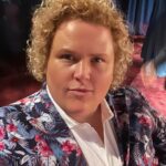 Fortune Feimster Instagram – Oscar weekend in LA is like prom and it reminds me that I gotta get more blazers. Lol. Fun seeing friends at different events. Thanks Jax for doing my hair and making me a pretty little lady 😊 Where do some of you get your cool blazers?