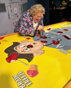 Fortune Feimster Instagram - Oscar weekend in LA is like prom and it reminds me that I gotta get more blazers. Lol. Fun seeing friends at different events. Thanks Jax for doing my hair and making me a pretty little lady 😊 Where do some of you get your cool blazers?