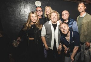 Fortune Feimster Instagram - Los Angeles! Thank you so much for a magical night. Touring can be lonely so it was really cool getting to share this show with my friends. And being able to experience all the joy in that room with everyone. Had a surprise drop in by my Handsome pal Tig Notaro. Great sets by @zachnoetowers and @caitlinpeluffo. All started here in LA at the Comedy Store 17 years ago. Another beautiful full circle moment. 📷 @justoffthesix