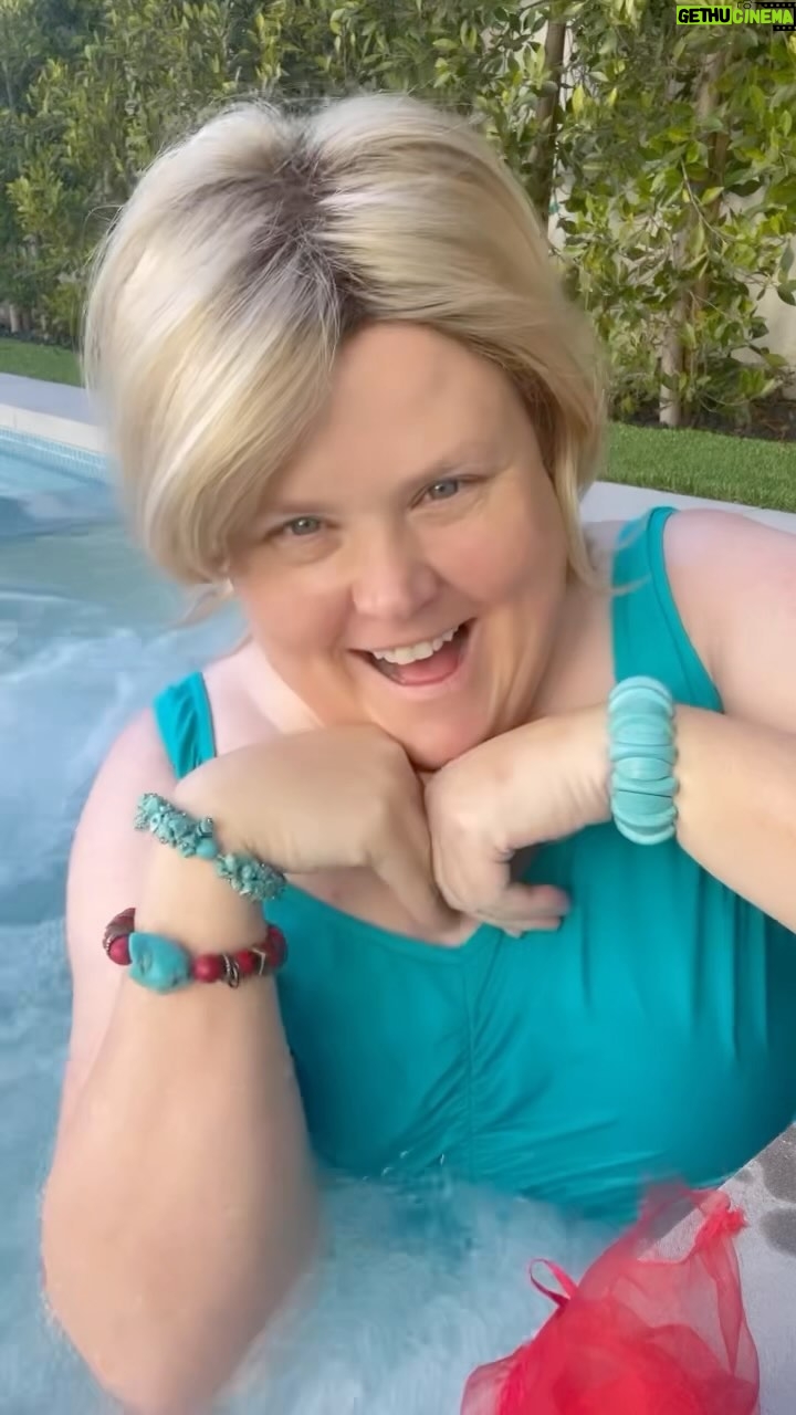 Fortune Feimster - 25.8K Likes - Happy Valentine’s Day! Time to get to work.
#valentines #valentinesday #relationshipgoals #relationships #fortunefeimster